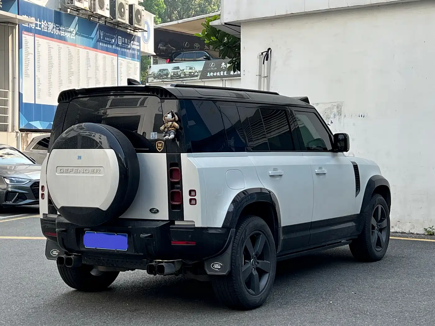 Land Rover Defender 2025 110 3.0T P400 -Dynamic HSE фото 18