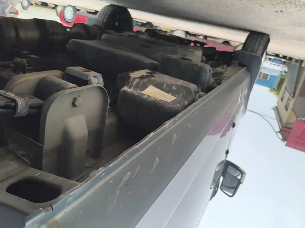 Dongfeng Yufeng Yufeng 2024 2023 V9+ 2.3T Manual FWD Van Short Wheelbase Medium Roof 3 Seater