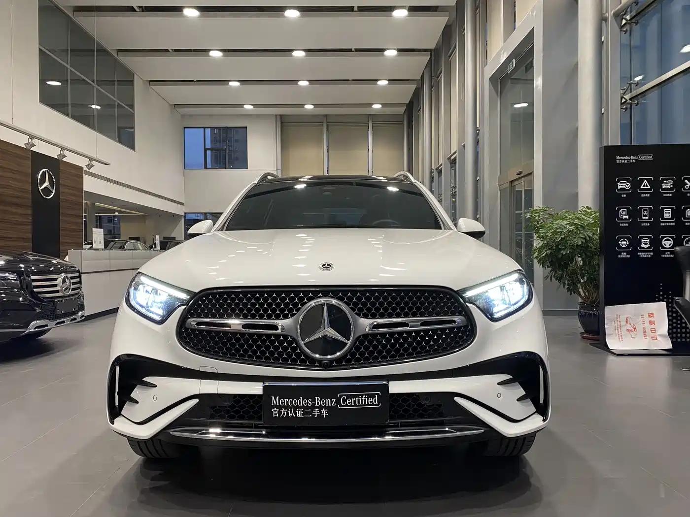 Mercedes-Benz GLC 2024 GLC 260 L 4MATIC Luxury 5-seater фото 2