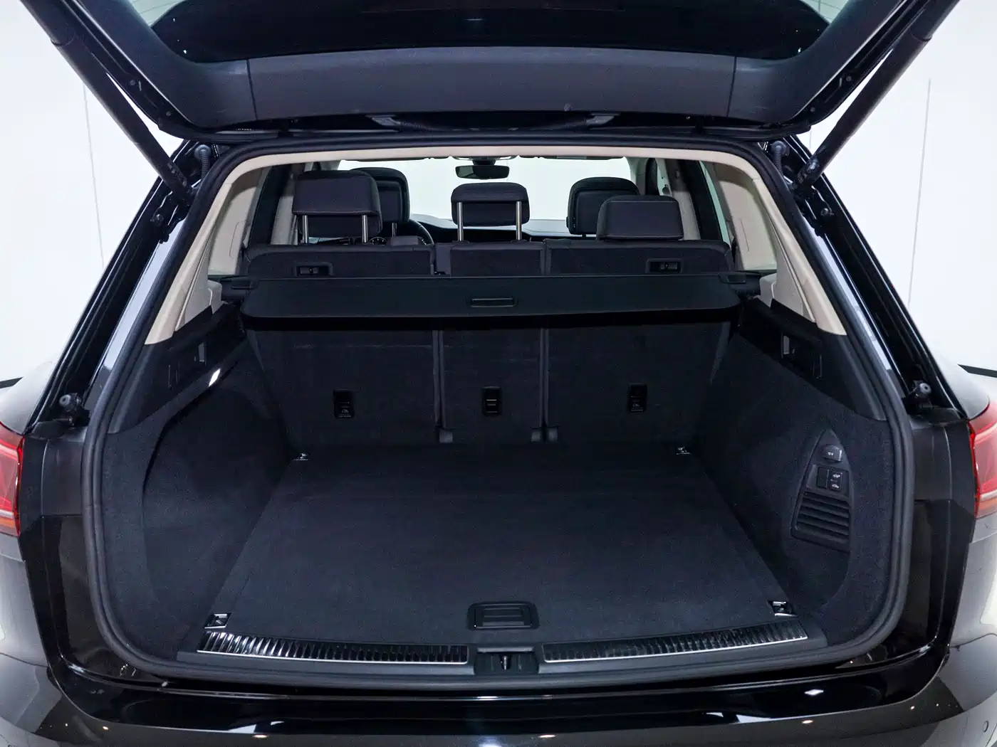 Volkswagen Touareg 2022 3.0TSI Rui Xiang Edition Classic Sport Package фото 22