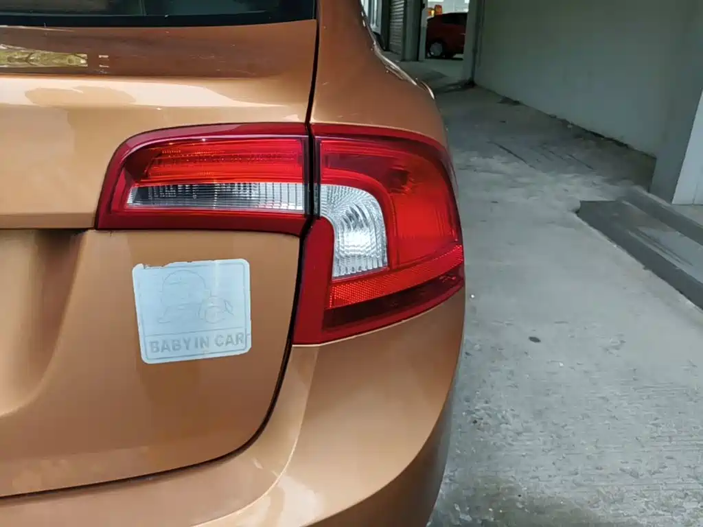 Фото 8 - Volvo S60