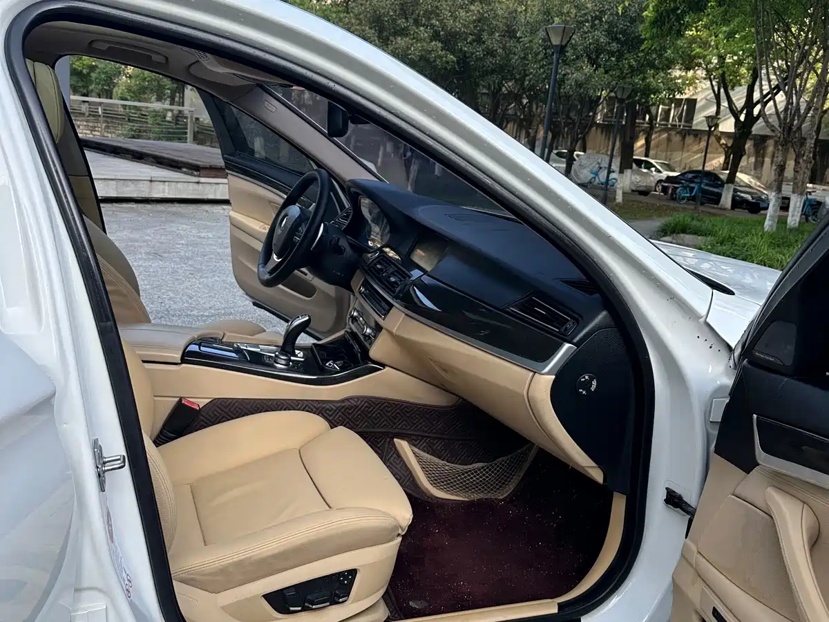 BMW 5 Series 2011 535Li Luxury фото 14