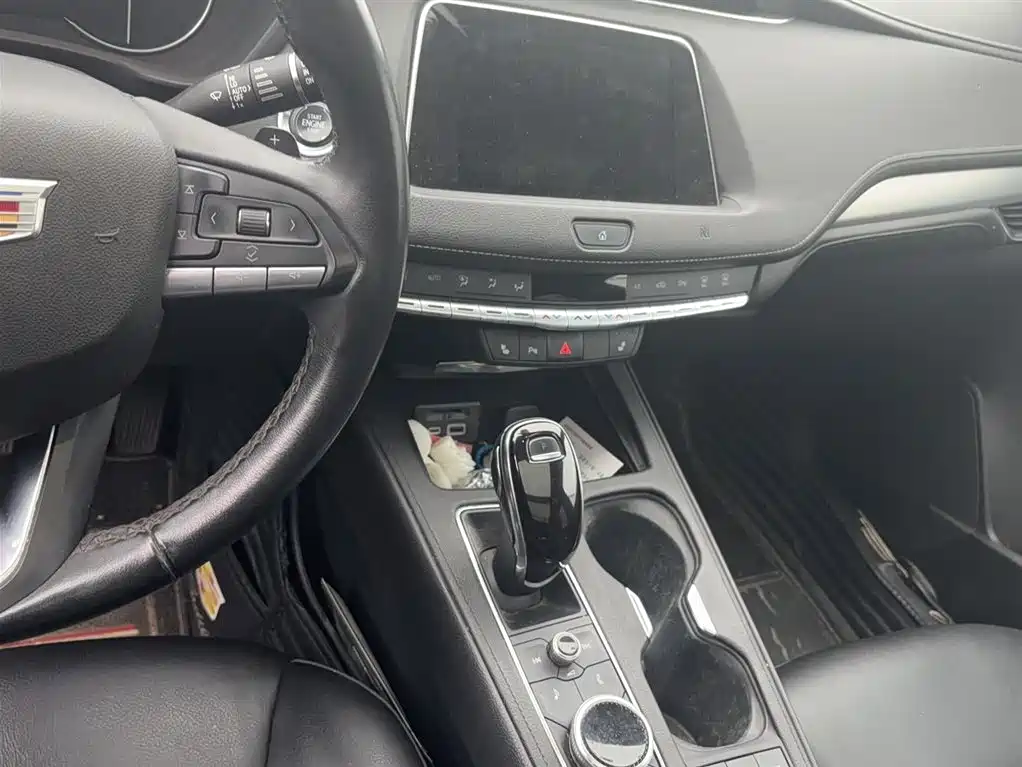 Cadillac XT4 2021 28T FWD Premium Edition фото 2