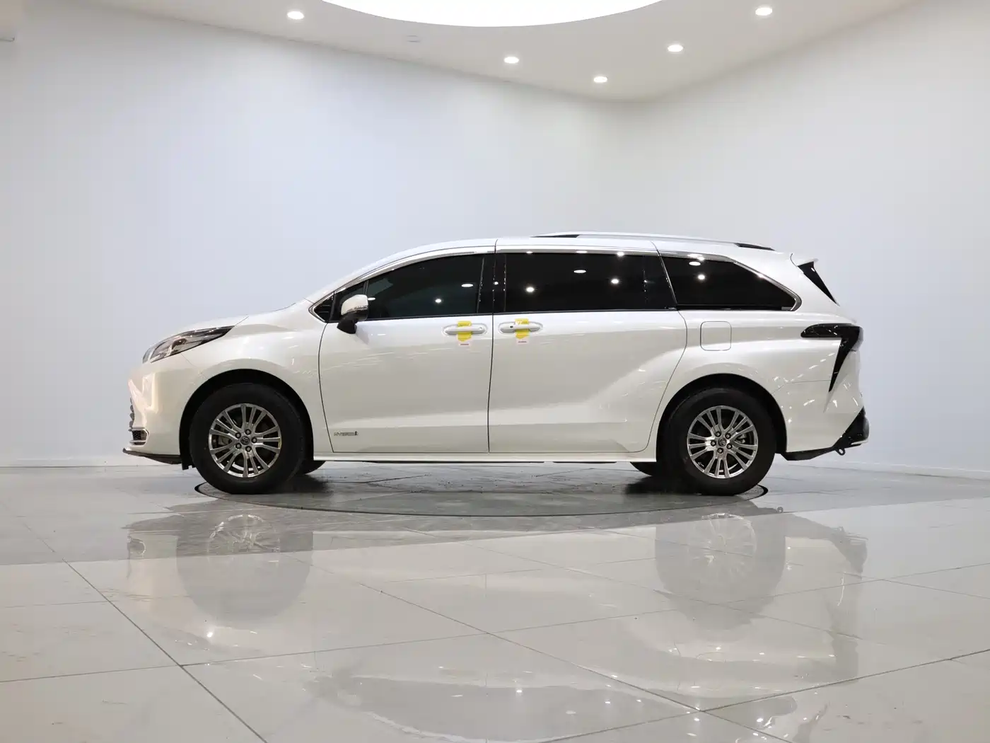 Toyota Sienna 2023 2.5L Hybrid Comfort Edition фото 7