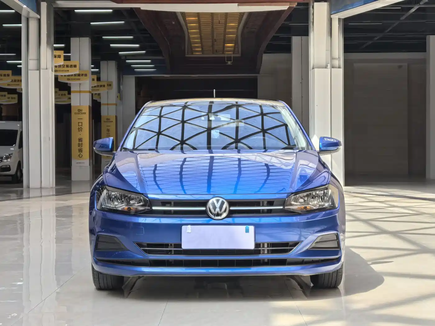 VOLKSWAGEN POLO