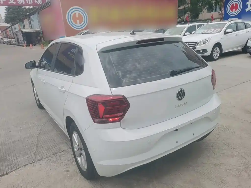 VOLKSWAGEN POLO
