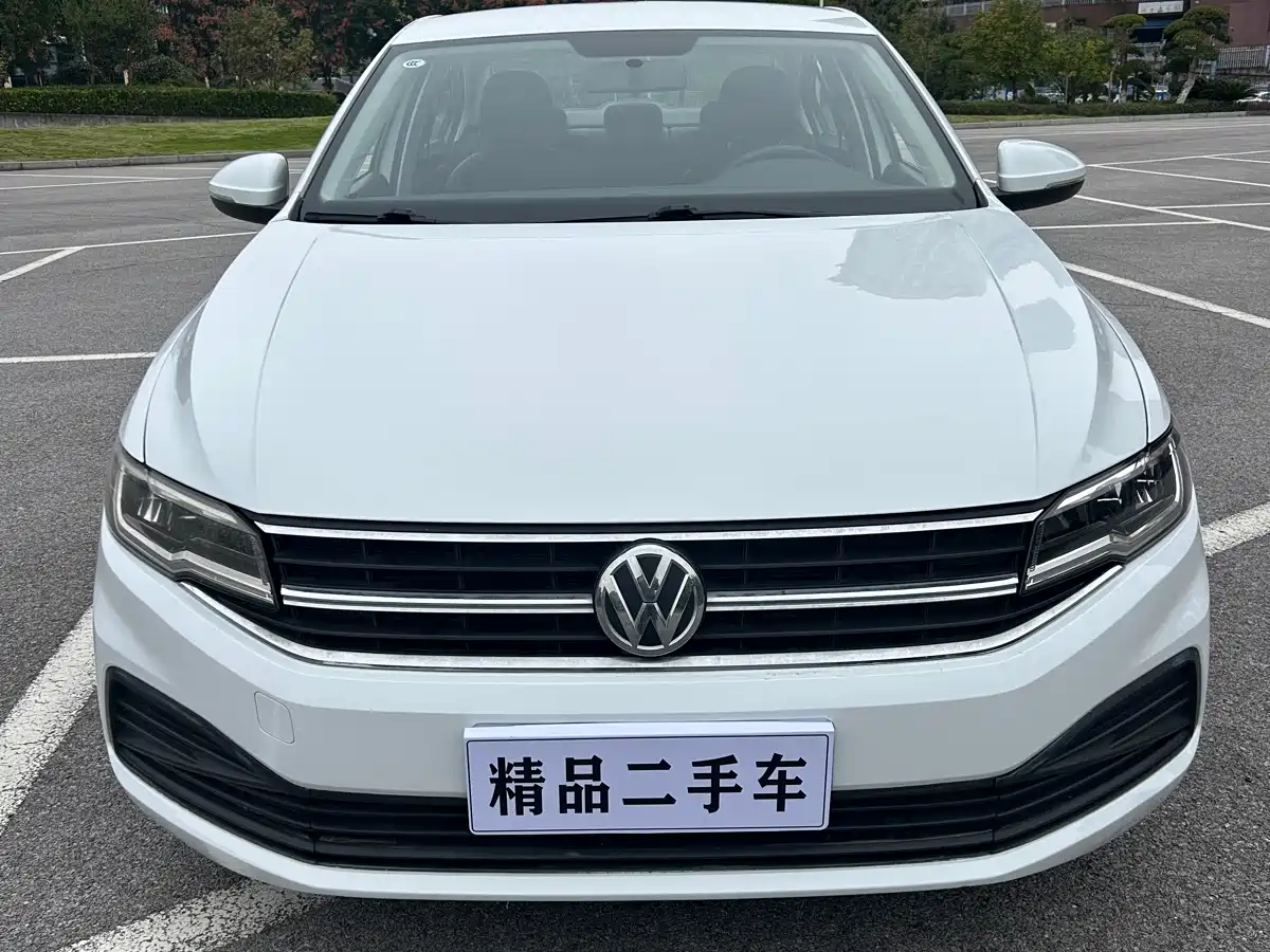 VOLKSWAGEN BORA