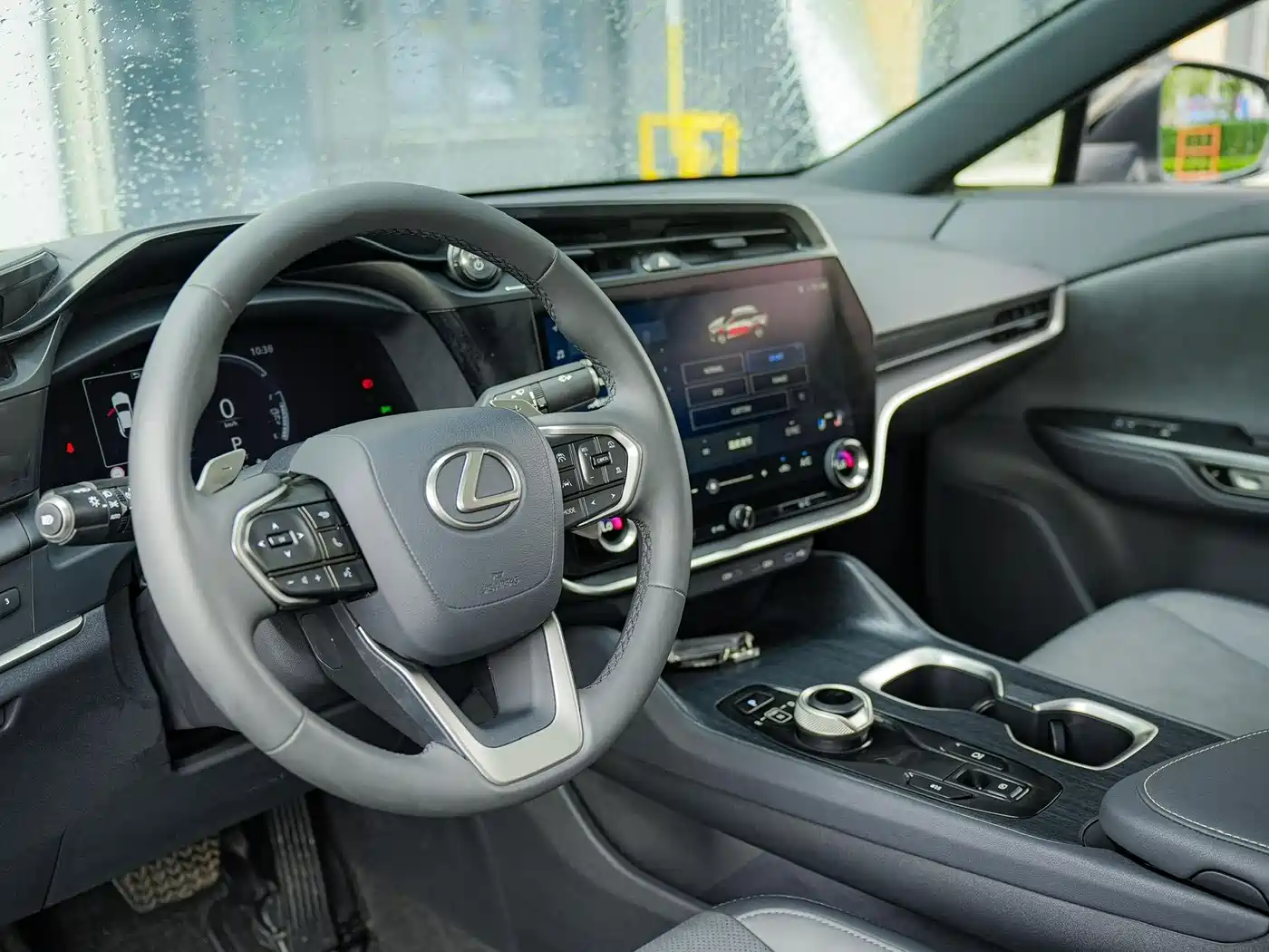 Lexus RZ 2023 450e 4WD Deluxe фото 9
