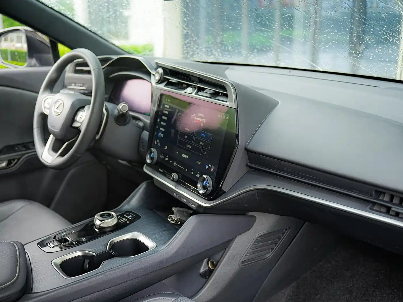Lexus RZ 2023 450e 4WD Deluxe фото 10