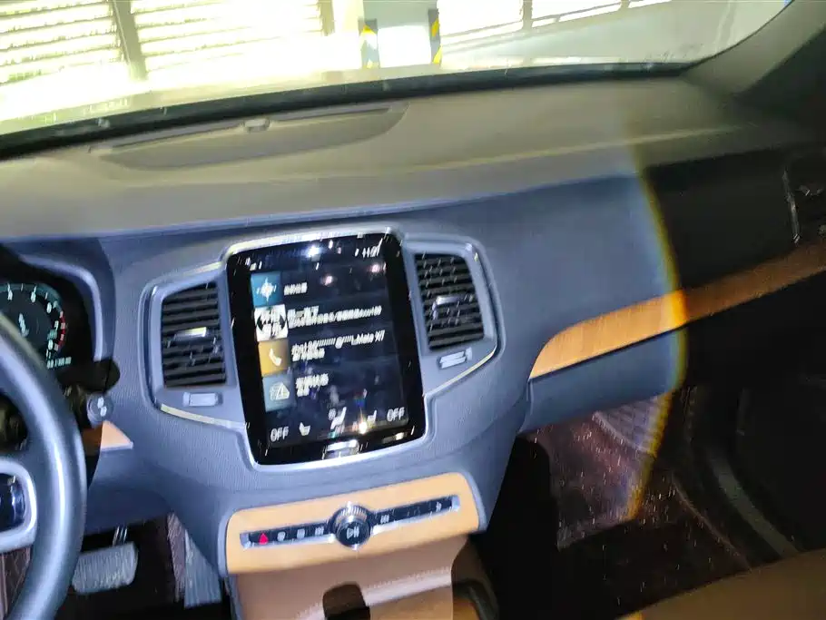 VOLVO XC90
