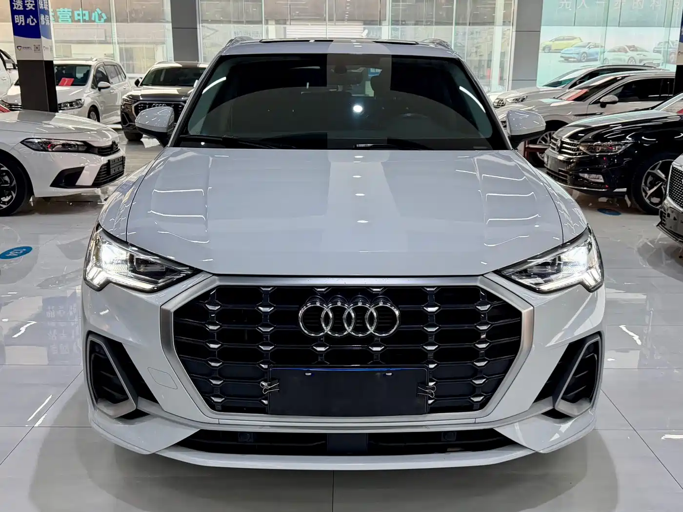 AUDI Q3