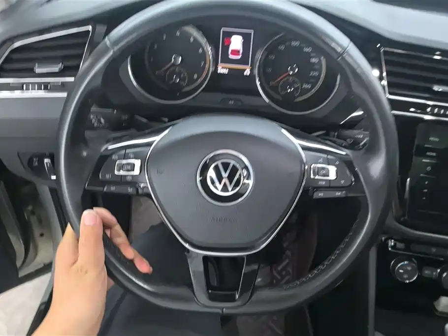 Volkswagen Tiguan L 2021 330TSI Automatic 2WD Smart фото 15