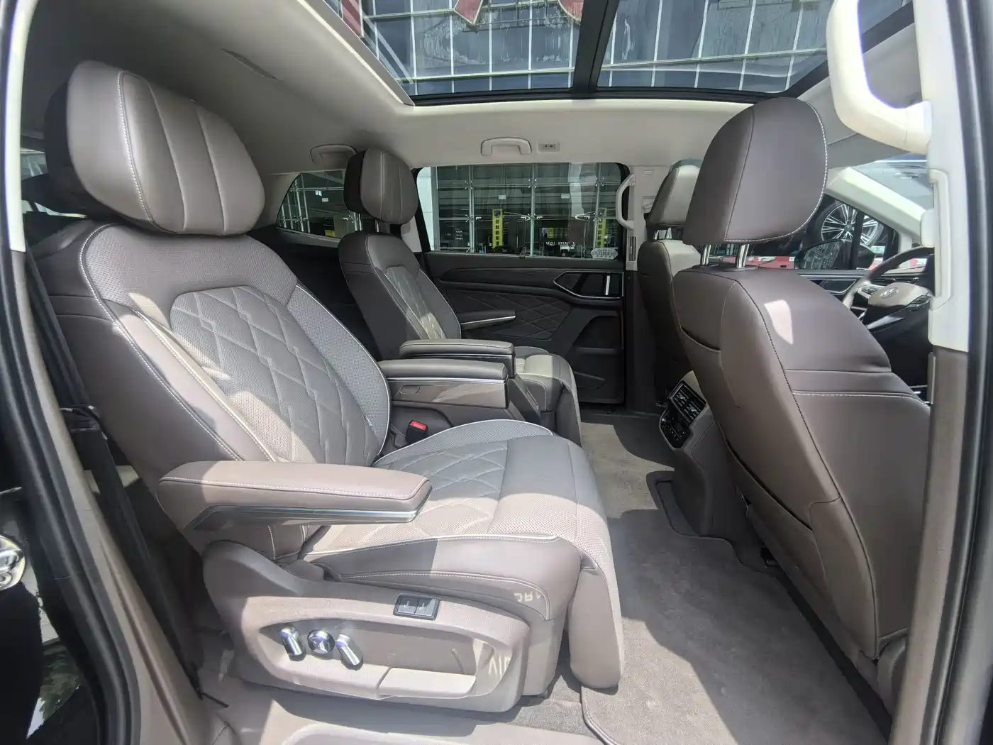 Volkswagen Viloran 2024 380TSI Executive Edition фото 10
