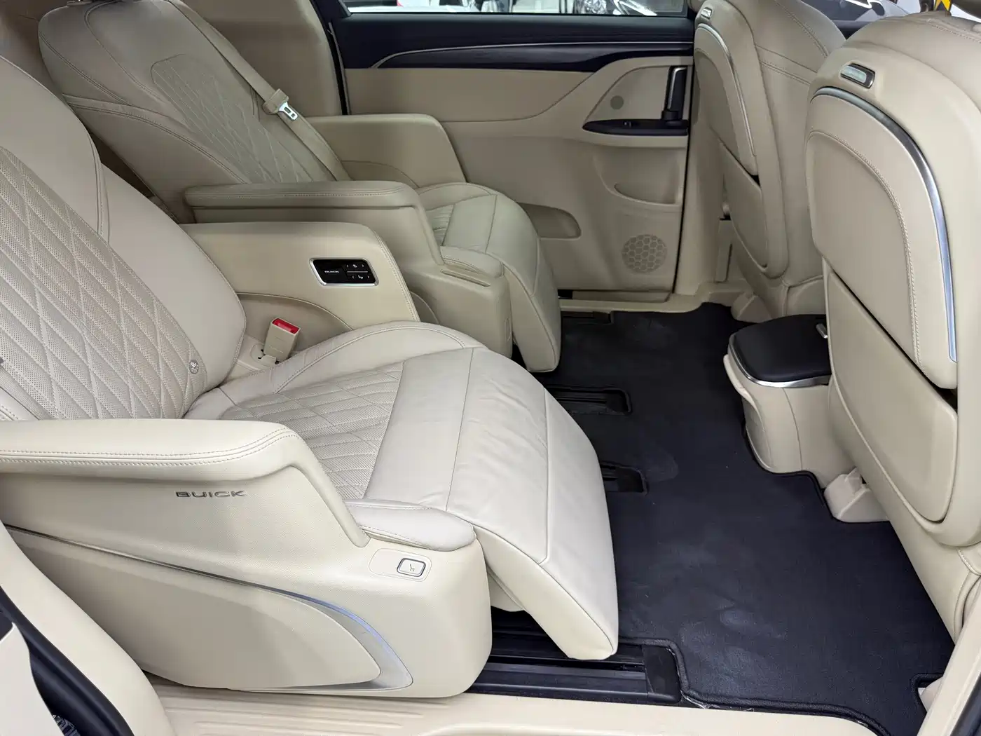 Фото 7 - Buick GL8