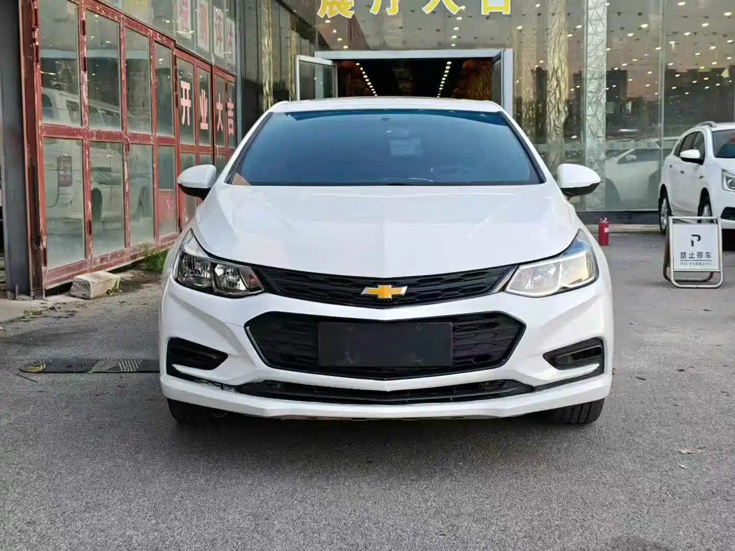 Photo 9 - Chevrolet Cruze