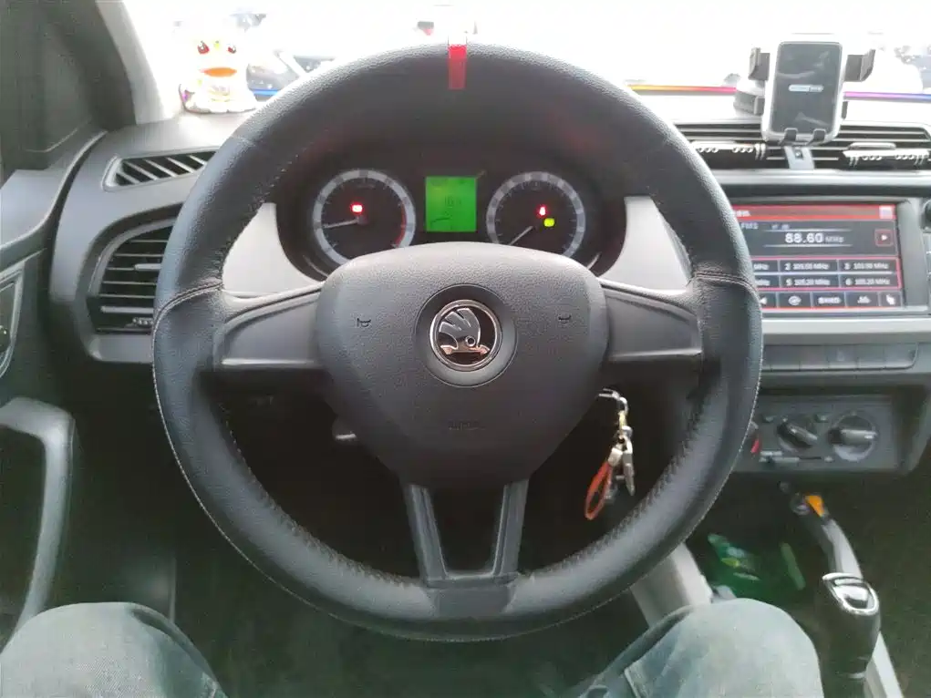 Škoda Fabia 2016 1.4L Automatic Car Enjoy Edition фото 11