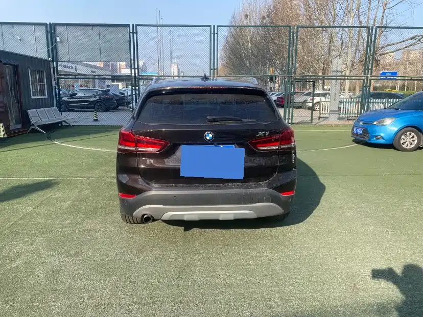BMW X1 2018 sDrive18Li Premium Model фото 6
