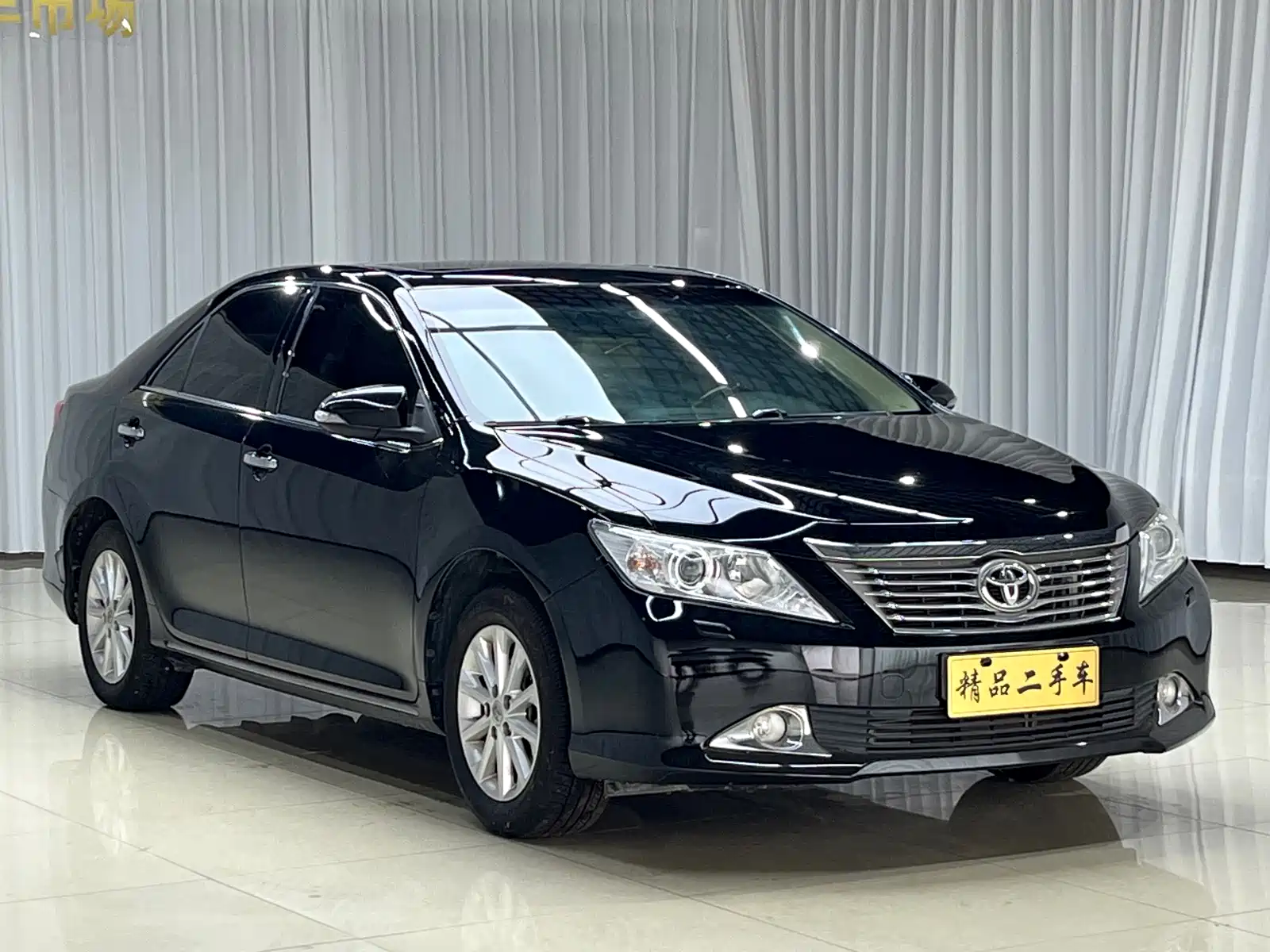 Фото 3 - Toyota Camry