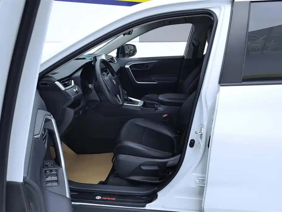 Toyota RAV4 Rongfang 2021 2.0L CVT 2WD Urban фото 9