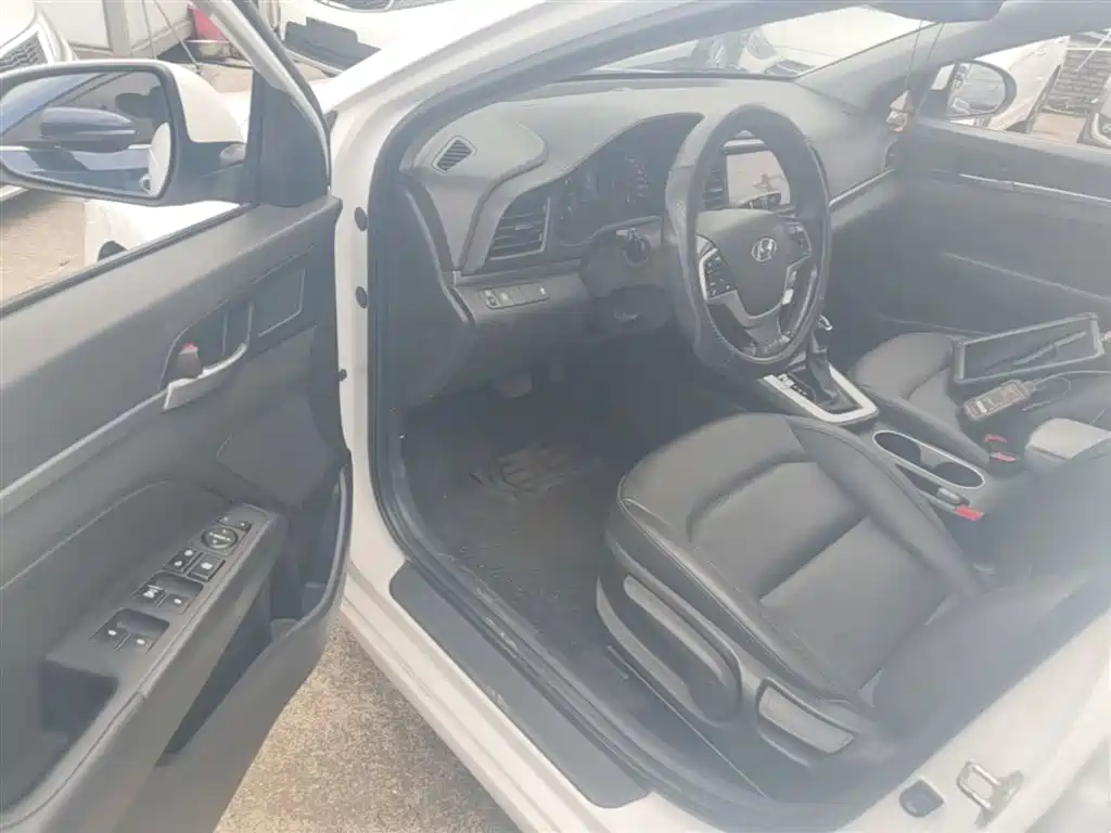 Hyundai Elantra 2019 1.5L CVT Smart Elite фото 16