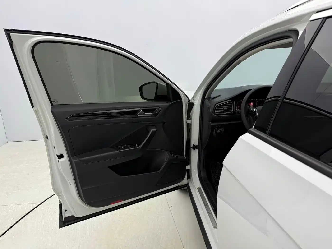 Volkswagen T-ROC 2021 280TSI DSG 2WD Comfort Connected фото 21