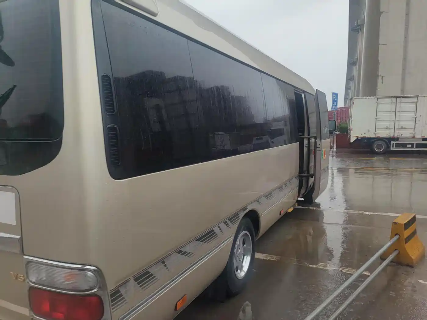 Toyota Coaster 2019 4.0L Luxury Vehicle GRB53L-ZCMEK 20-seater 9GR фото 6