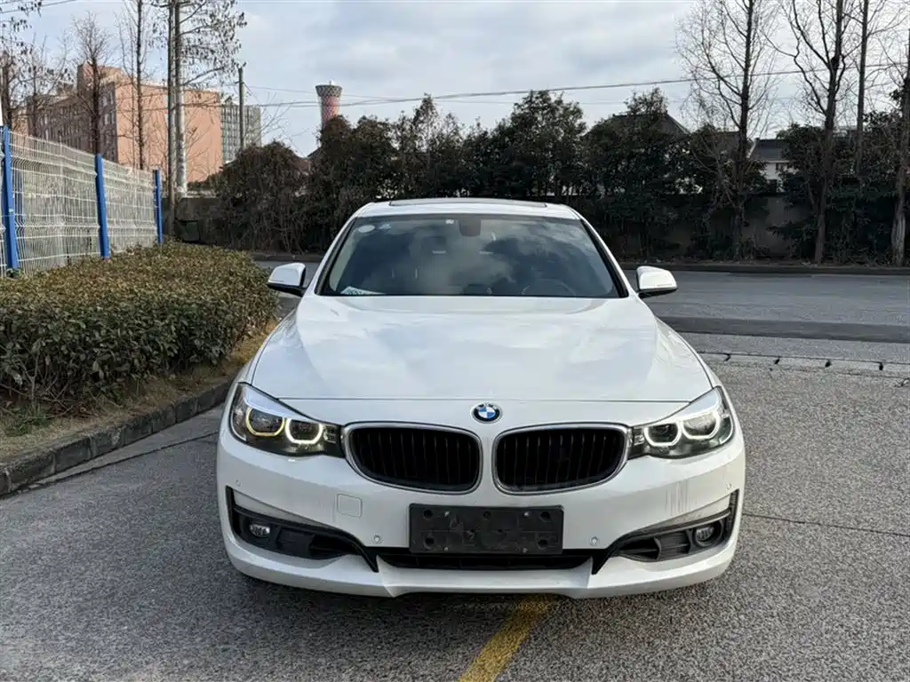 BMW 3 Series GT 2018 320i Fashion фото 3