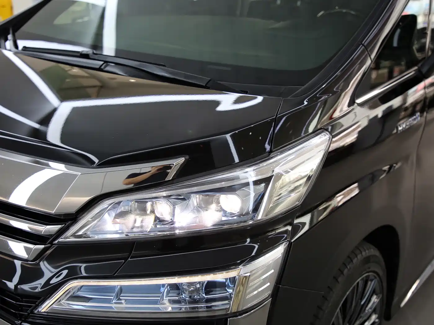 Toyota Vellfire 2021 Crown Hybrid 2.5L HV Supreme Edition фото 18