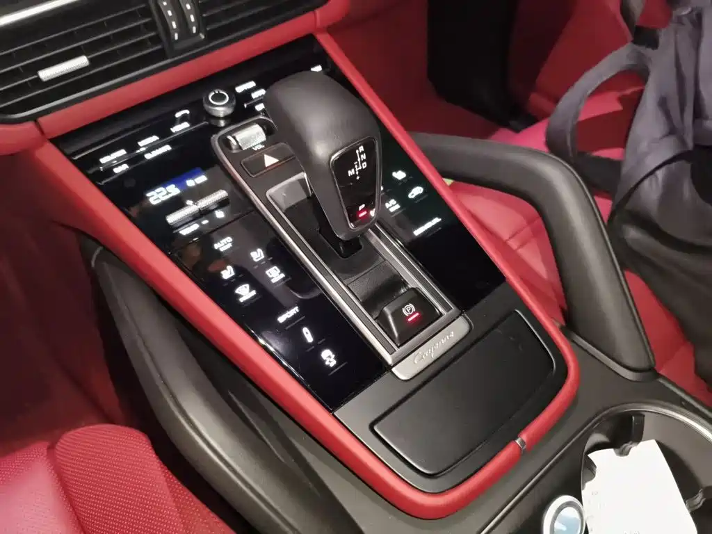 Photo 7 - Porsche Cayenne