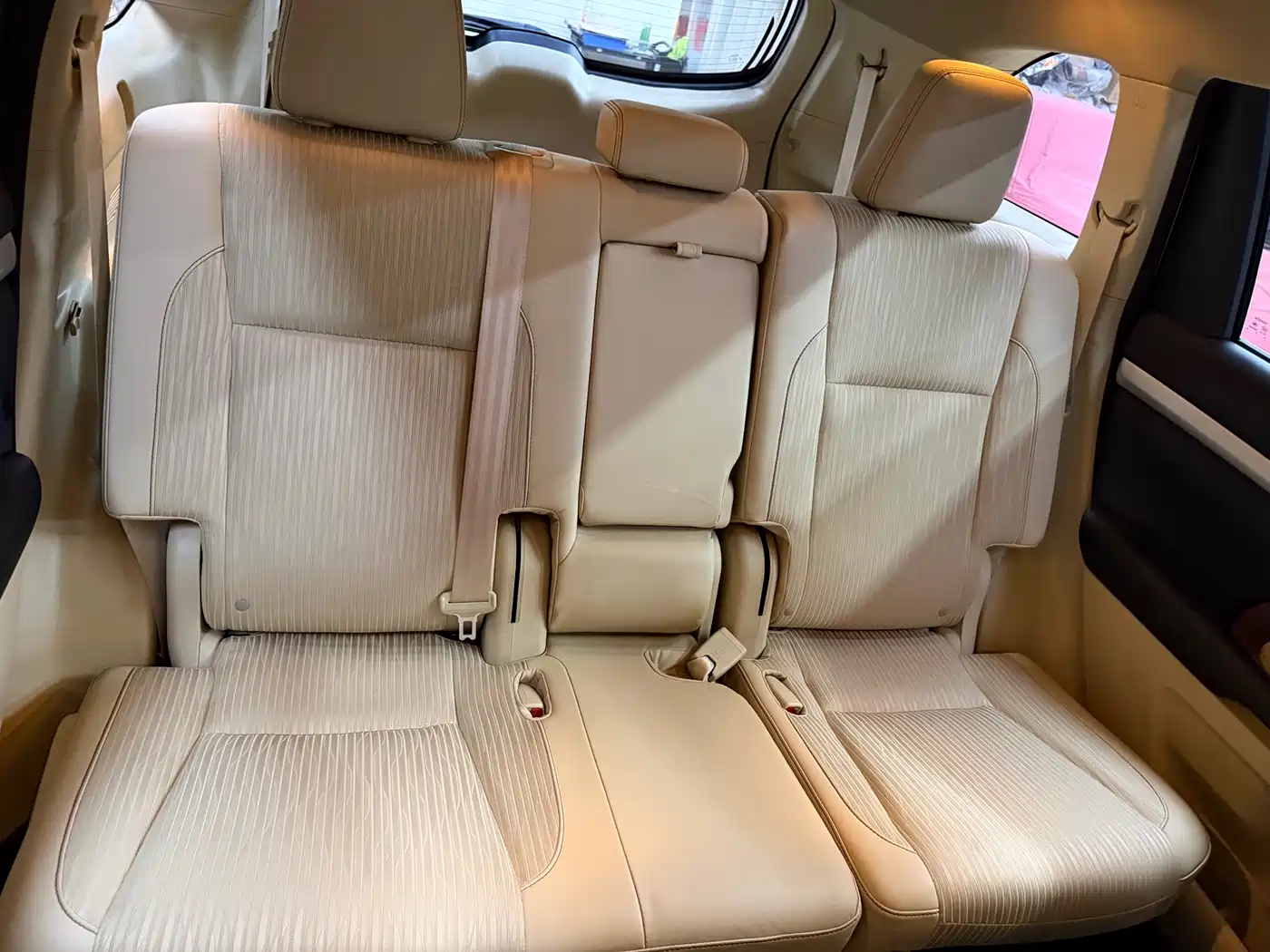 Photo 28 - Toyota Highlander