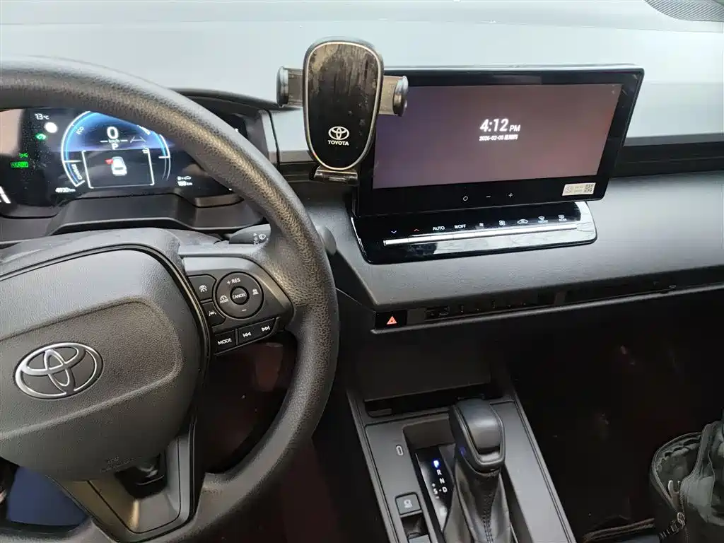 Toyota Corolla Cross 2025 2.0L Intelligent Hybrid Pioneer Edition фото 9