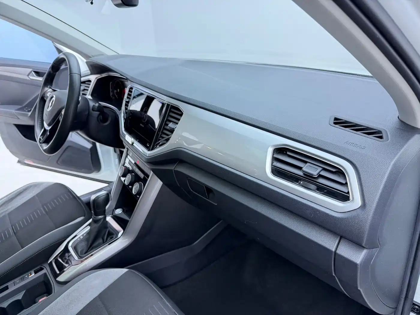 VOLKSWAGEN T ROC EXPLORING SONGS