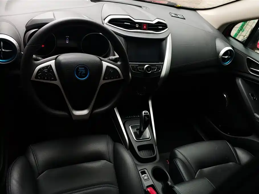 BYD Yuan New Energy 2018 EV360 Smart Connected Cool Edition фото 12
