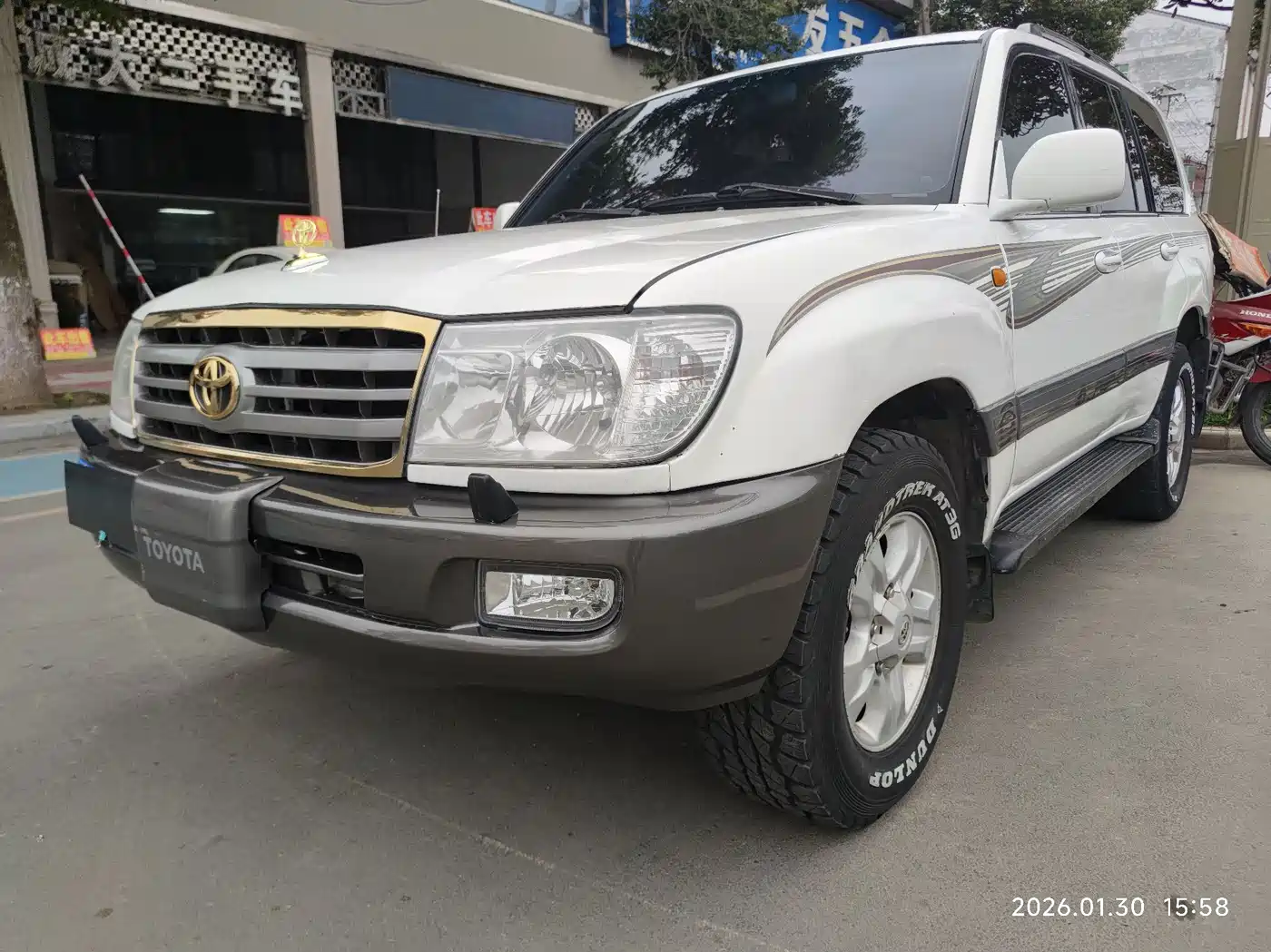 Toyota Land Cruiser 2005 Model 4.7L Automatic VX-R Luxury DVD Edition фото 2