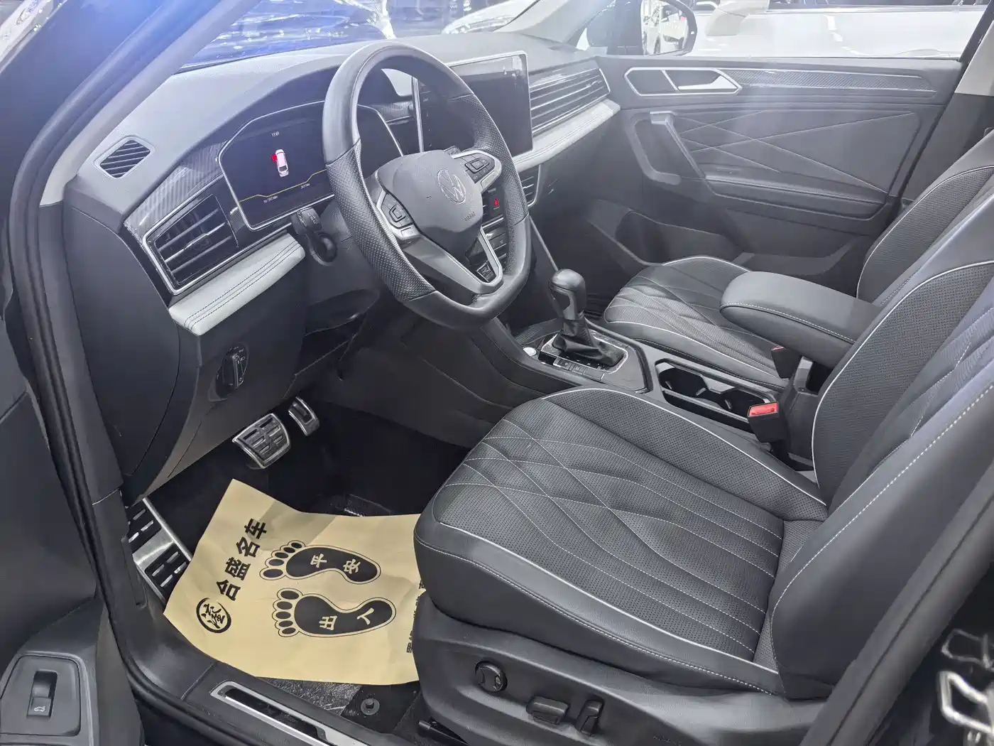 Volkswagen Tiguan L 2023 330TSI Auto 2WD R-Line Premium Edition фото 9