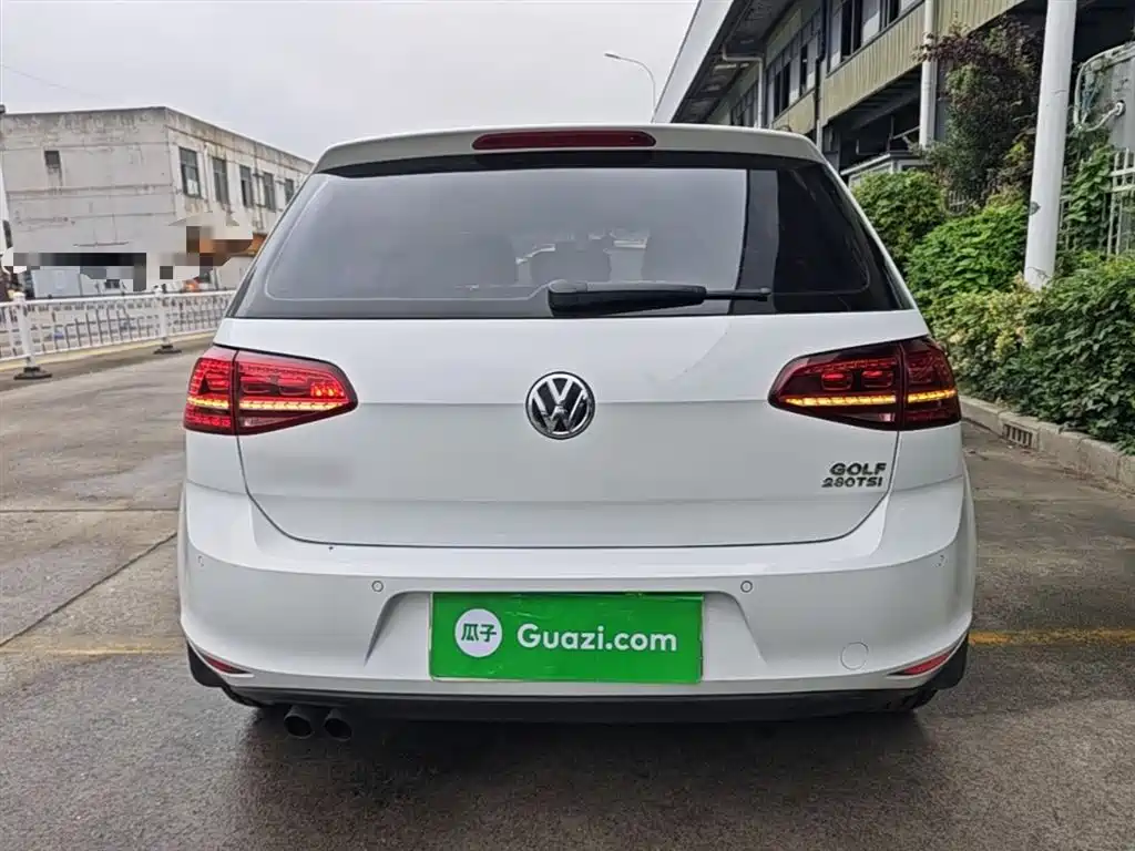 Volkswagen Golf 2017 230TSI Auto Luxury Millionth Anniversary Edition фото 4