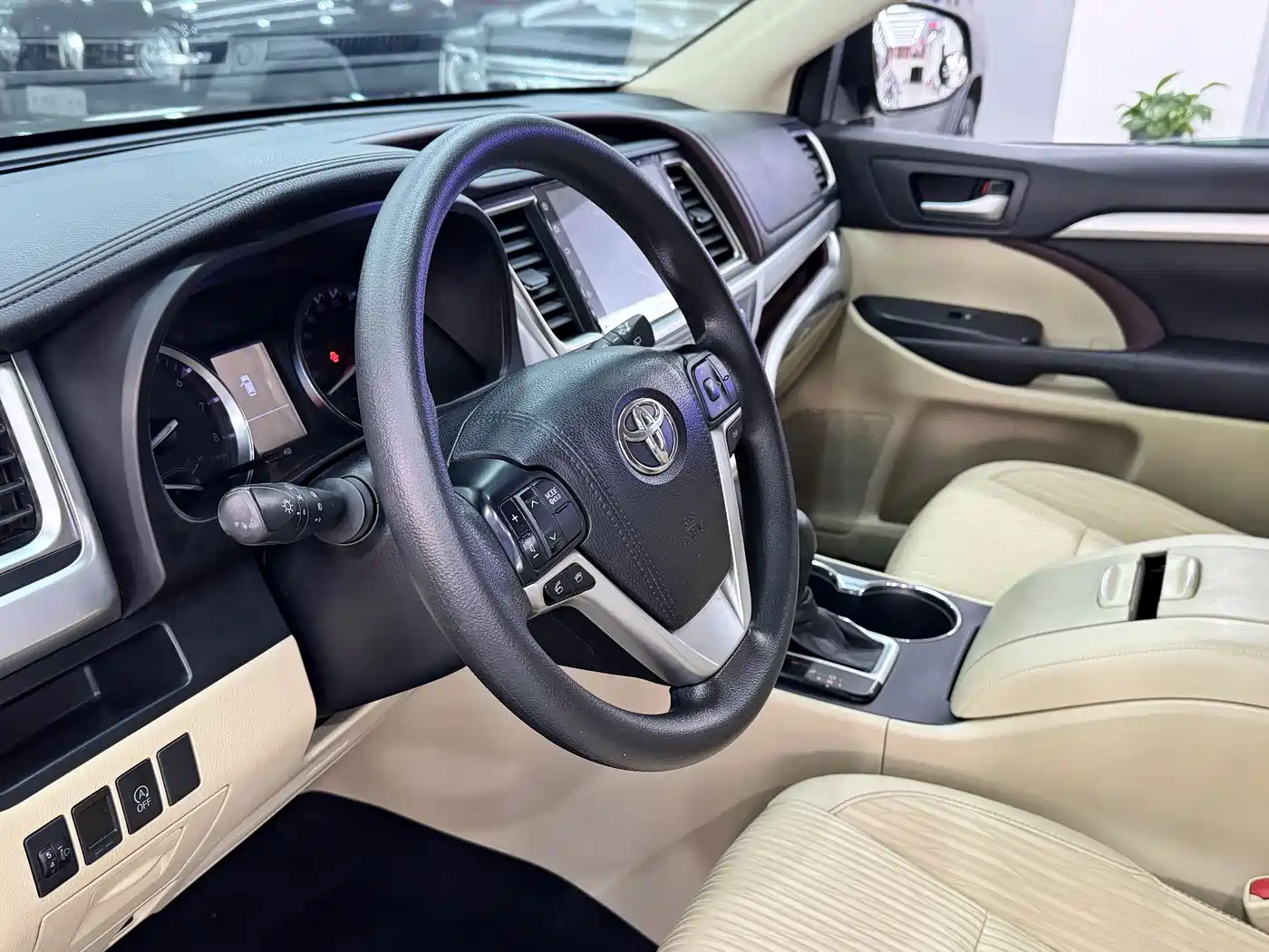 Photo 7 - Toyota Highlander