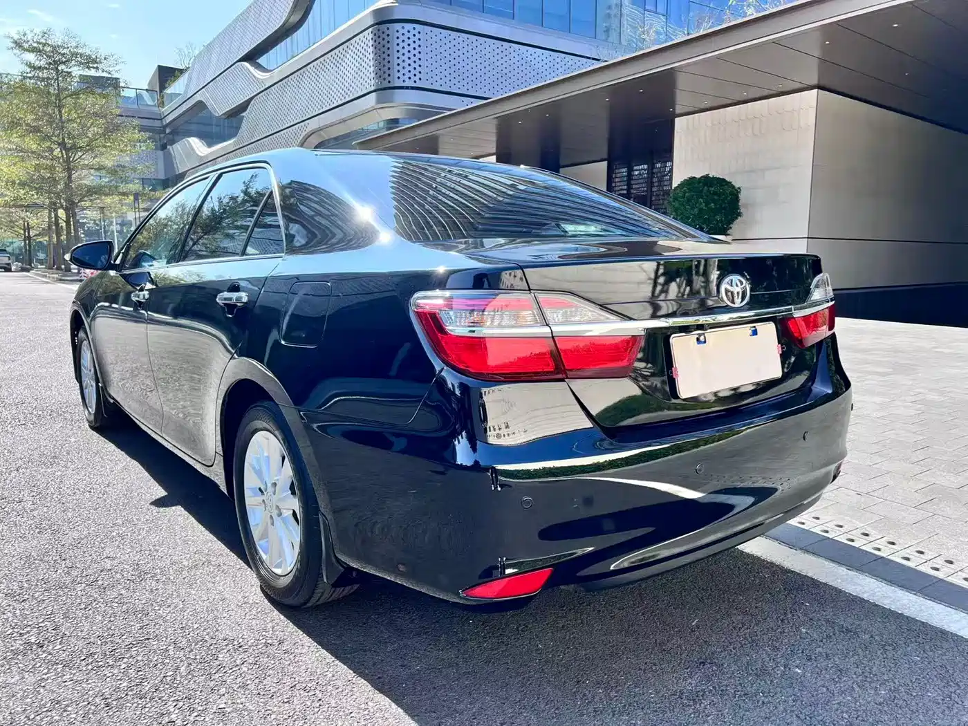 Toyota Camry 2015 2.0G Leading Edition фото 11