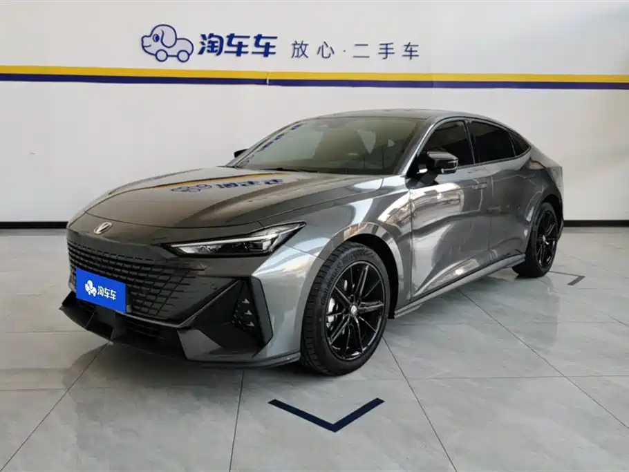 Changan UNI-V 2023 1.5T Luxury Edition