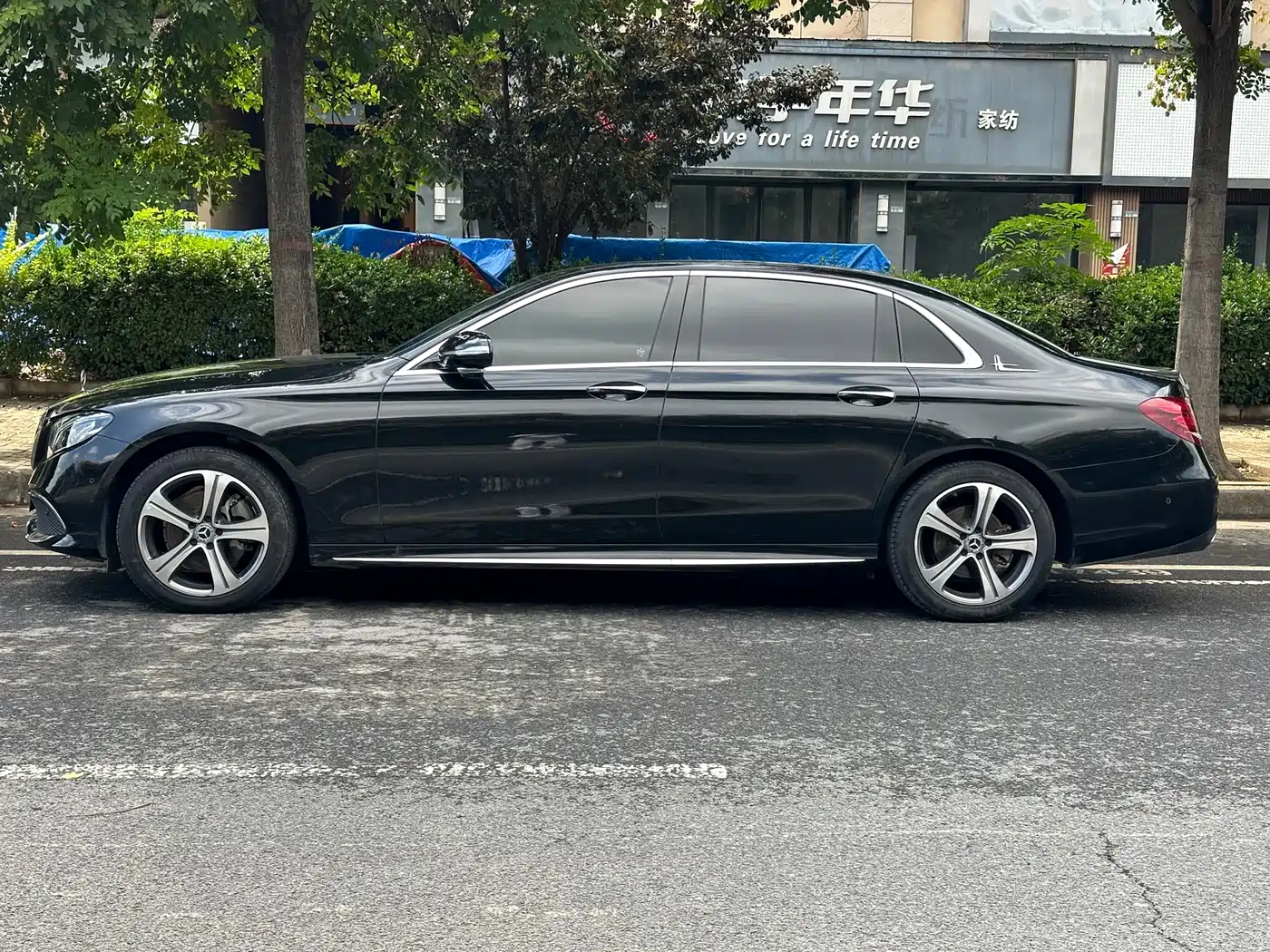 Фото 13 - Mercedes-Benz E-Class