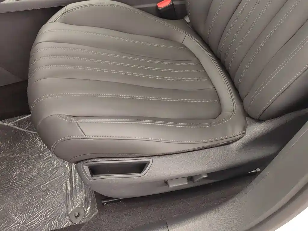 Peugeot 408 2024 2022 1.6T Light Chaser Edition