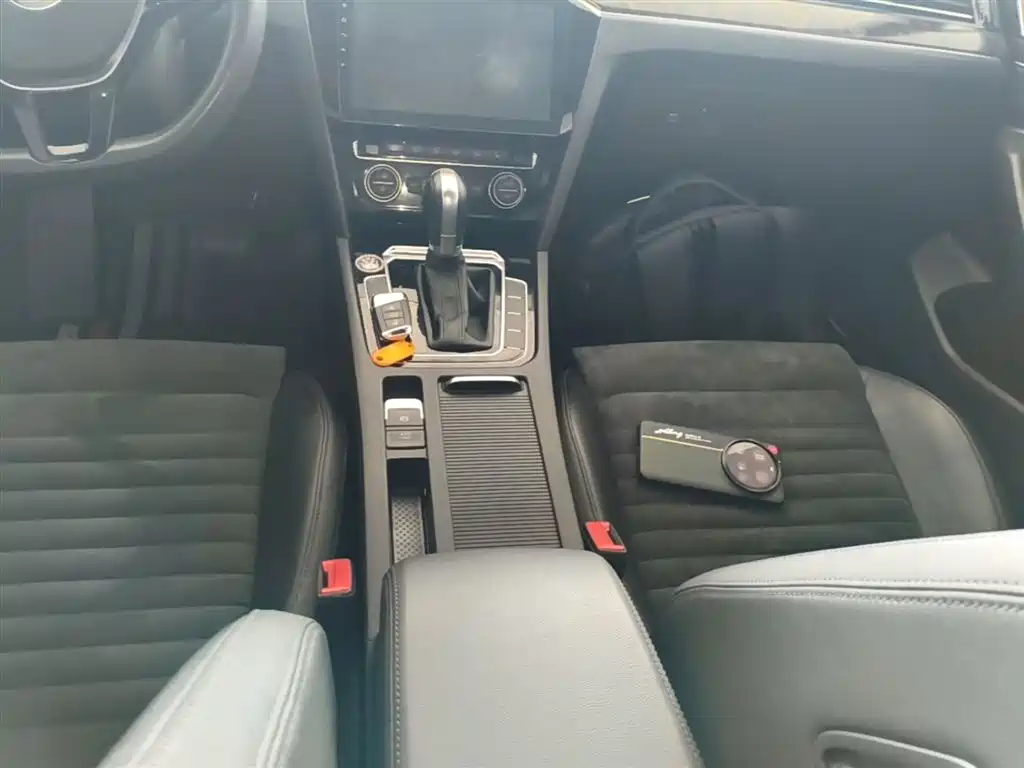 Volkswagen Magotan 2017 330TSI DSG Luxury фото 14