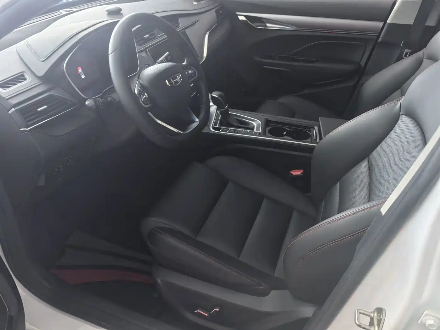 Фото 4 - Geely Binrui