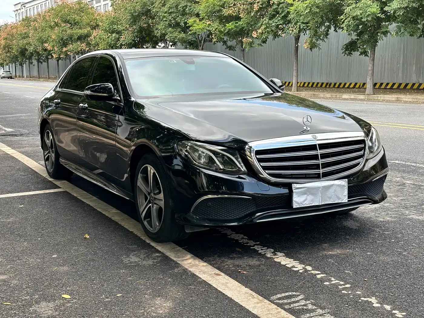 Фото 3 - Mercedes-Benz E-Class