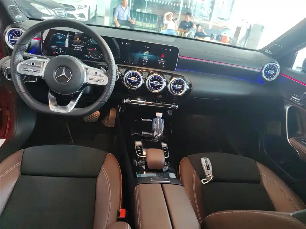 Mercedes-Benz A-Class 2019 A 200 L Sport Sedan фото 10