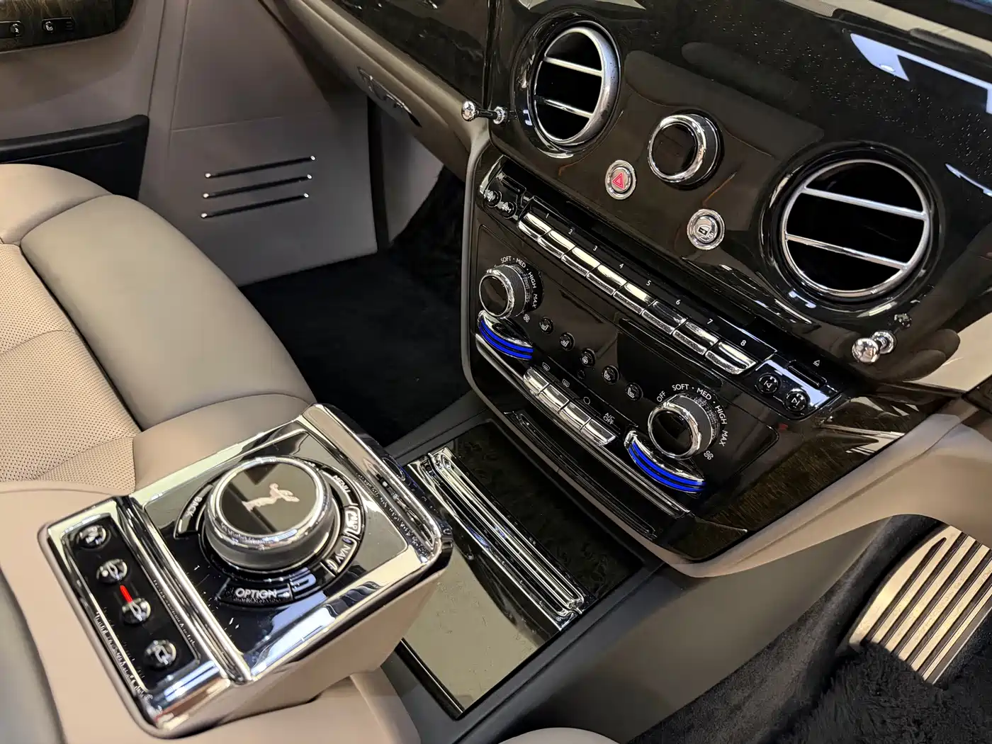 Rolls-Royce Phantom 2019 2018 6.7T Long Wheelbase Version