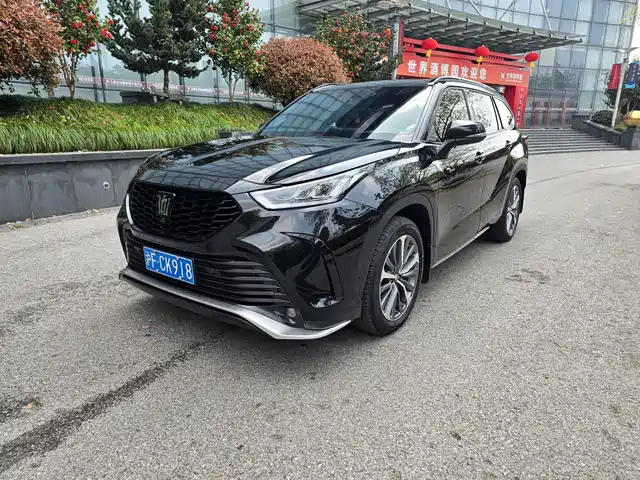 TOYOTA CROWN LUFANG 2025
