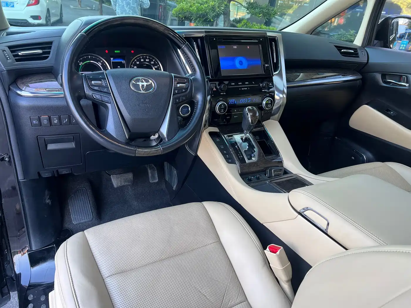 Toyota Vellfire 2019 Hybrid 2.5L HV Premium Edition фото 9
