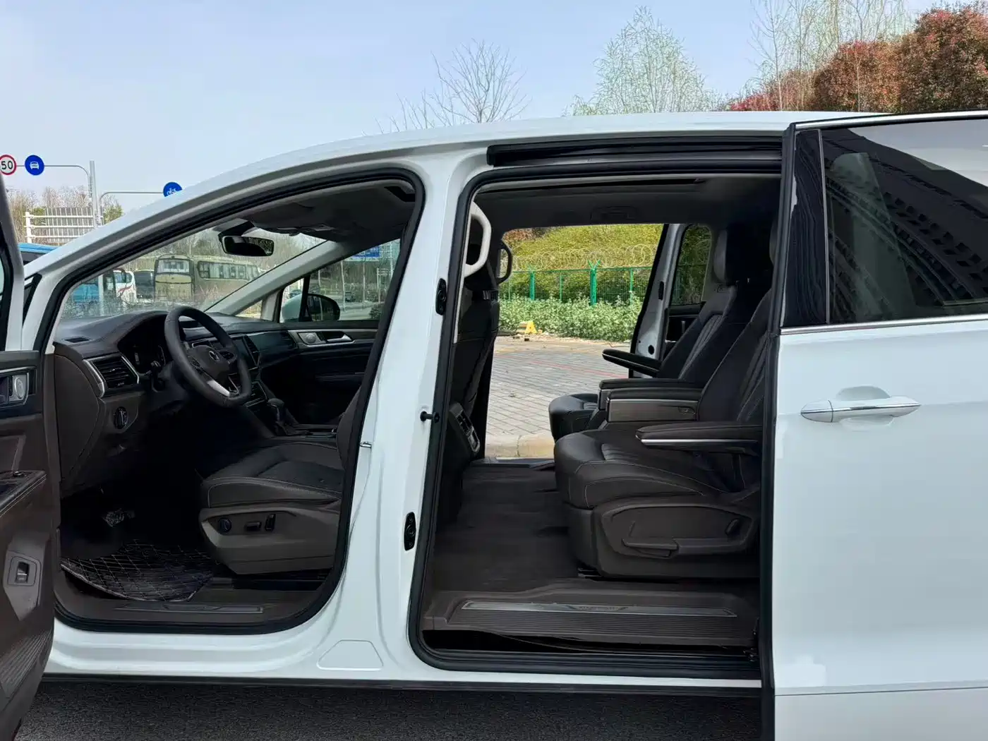 Volkswagen Viloran 2020 330TSI Luxury Edition фото 8