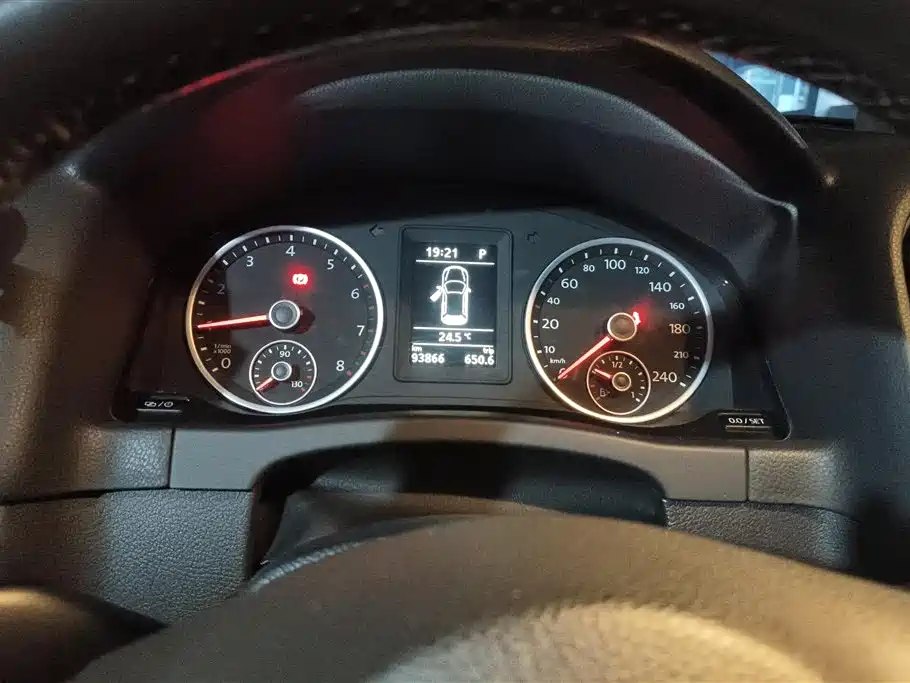 Volkswagen Tiguan 2016 Model 300TSI Automatic 4WD Trend Vision Edition фото 14